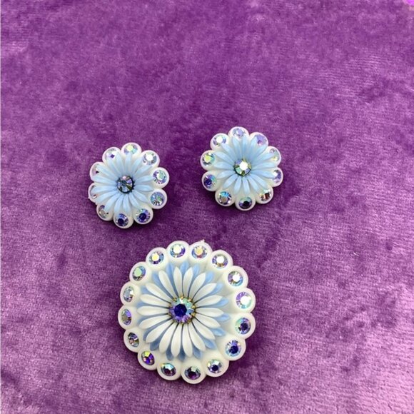 Vintage Celluloid Blue and White Floral Brooch and clip Earring Set - Picture 1 of 4